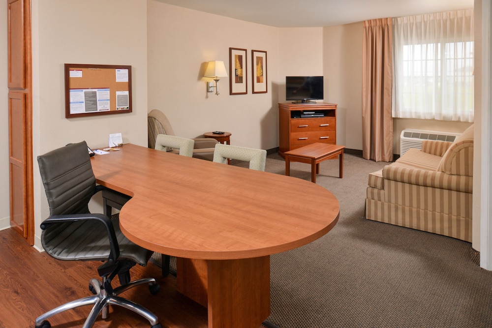 Candlewood Suites Lafayette- River Ranch 40/58