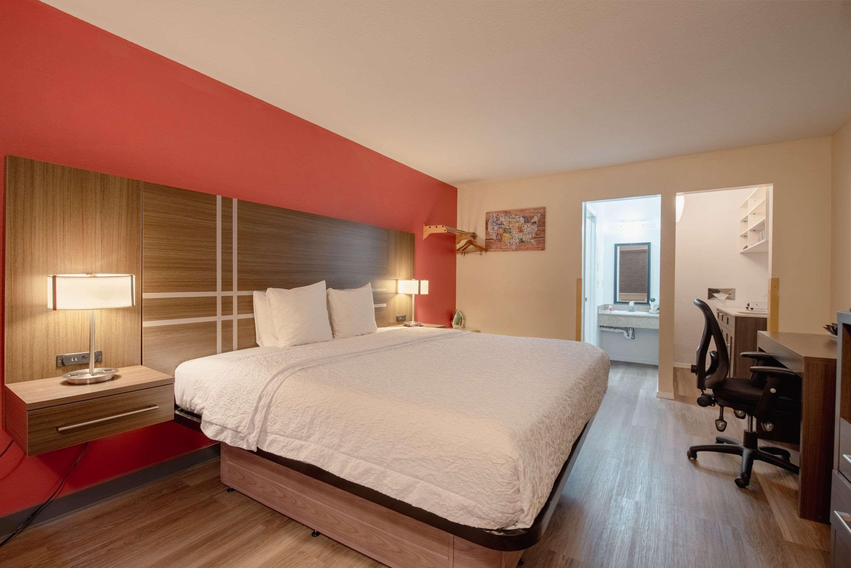Efficiency, King Bed