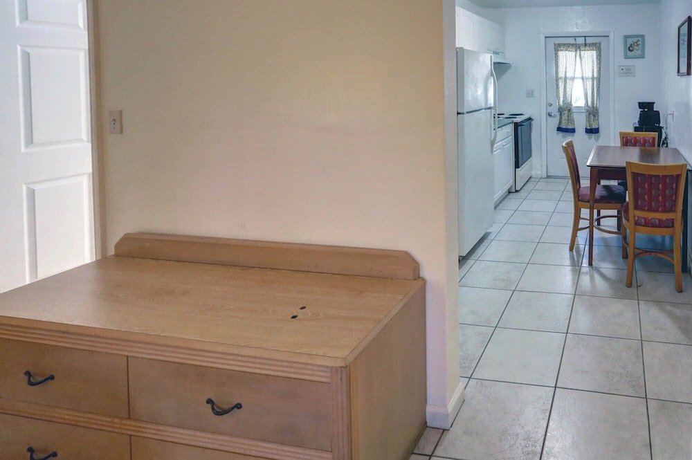 Richard s Motel Extended Stay 8/50