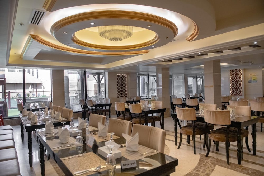 restaurant cafeteria