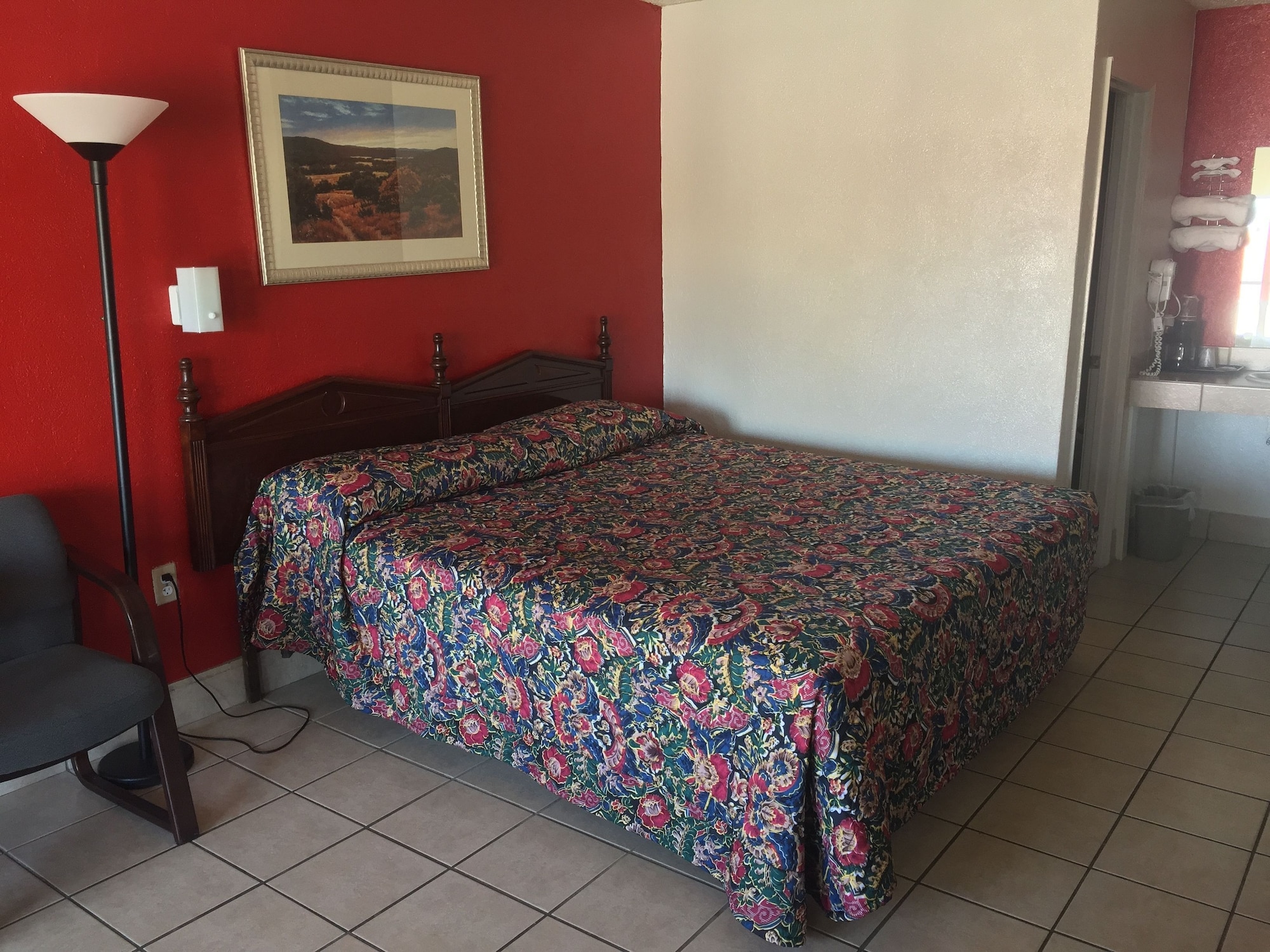 DELUXE, KING BED