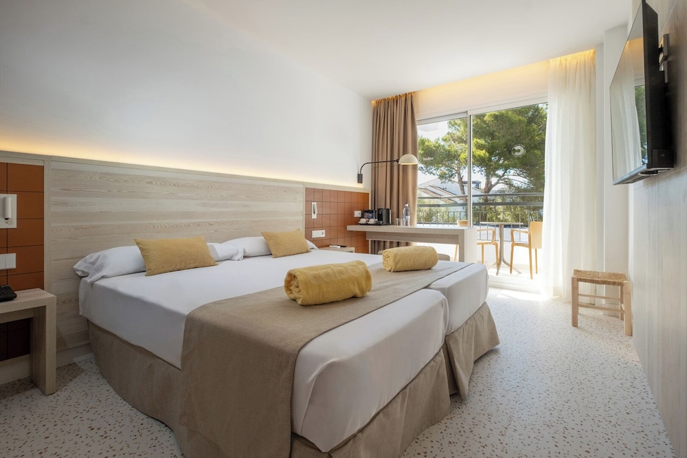 Cala Ferrera Hotel 144/191