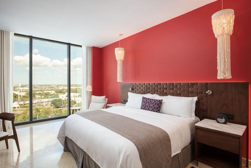 DELUXE, KING BED, CITY VIEW