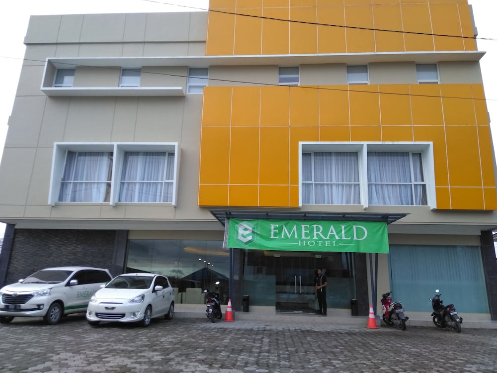 Emerald Hotel 46/59