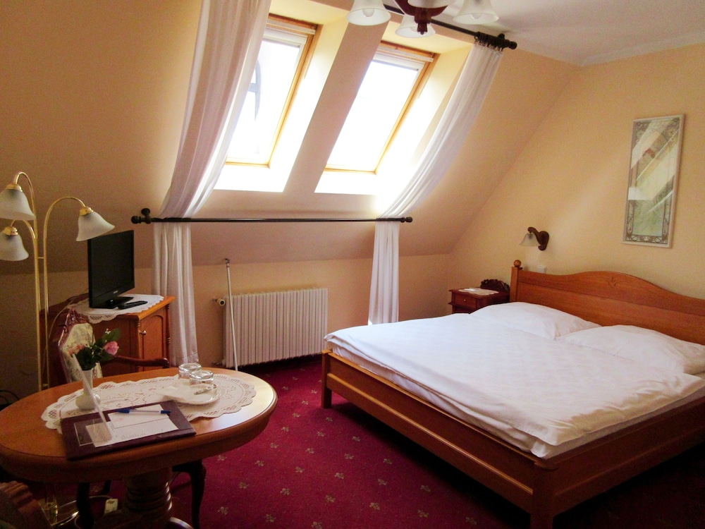 STANDARD, DOUBLE OR TWIN BED