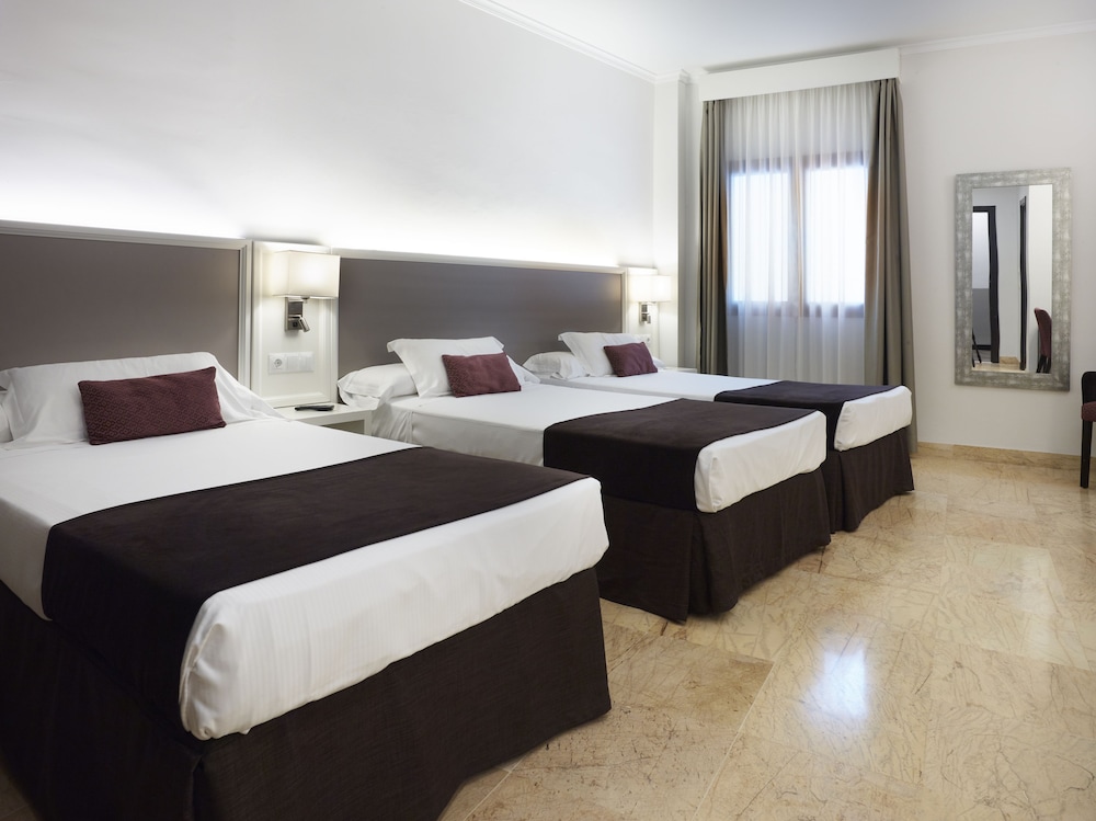 ROOM, TRIPLE