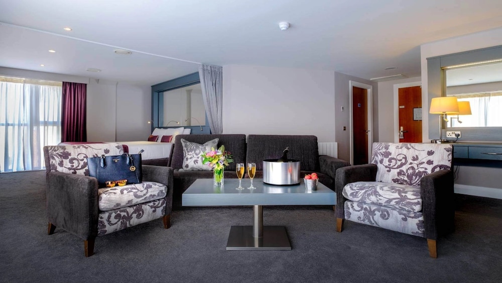 Claregalway Hotel 51/93