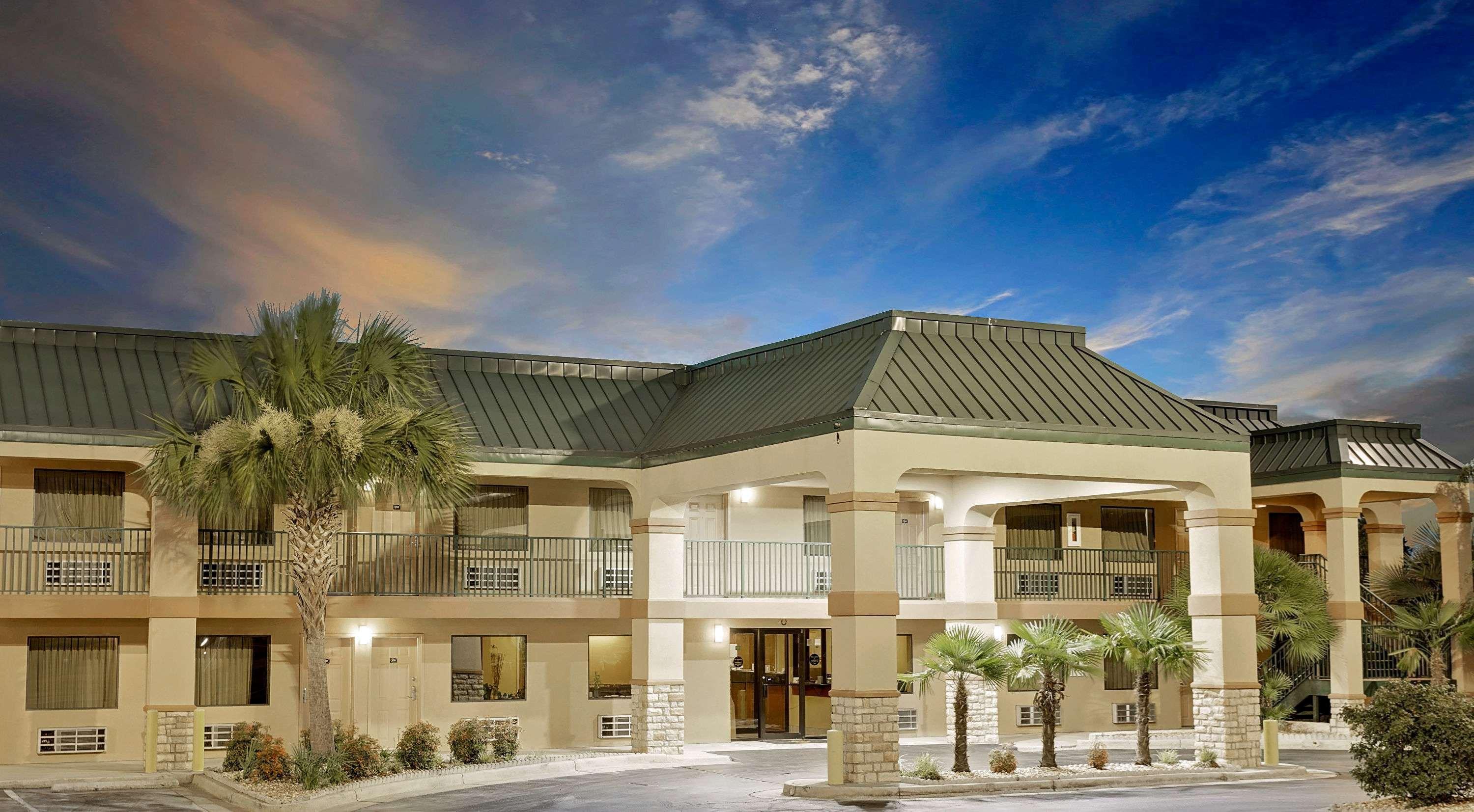 Super 8 by Wyndham Byron/South Macon 2/27