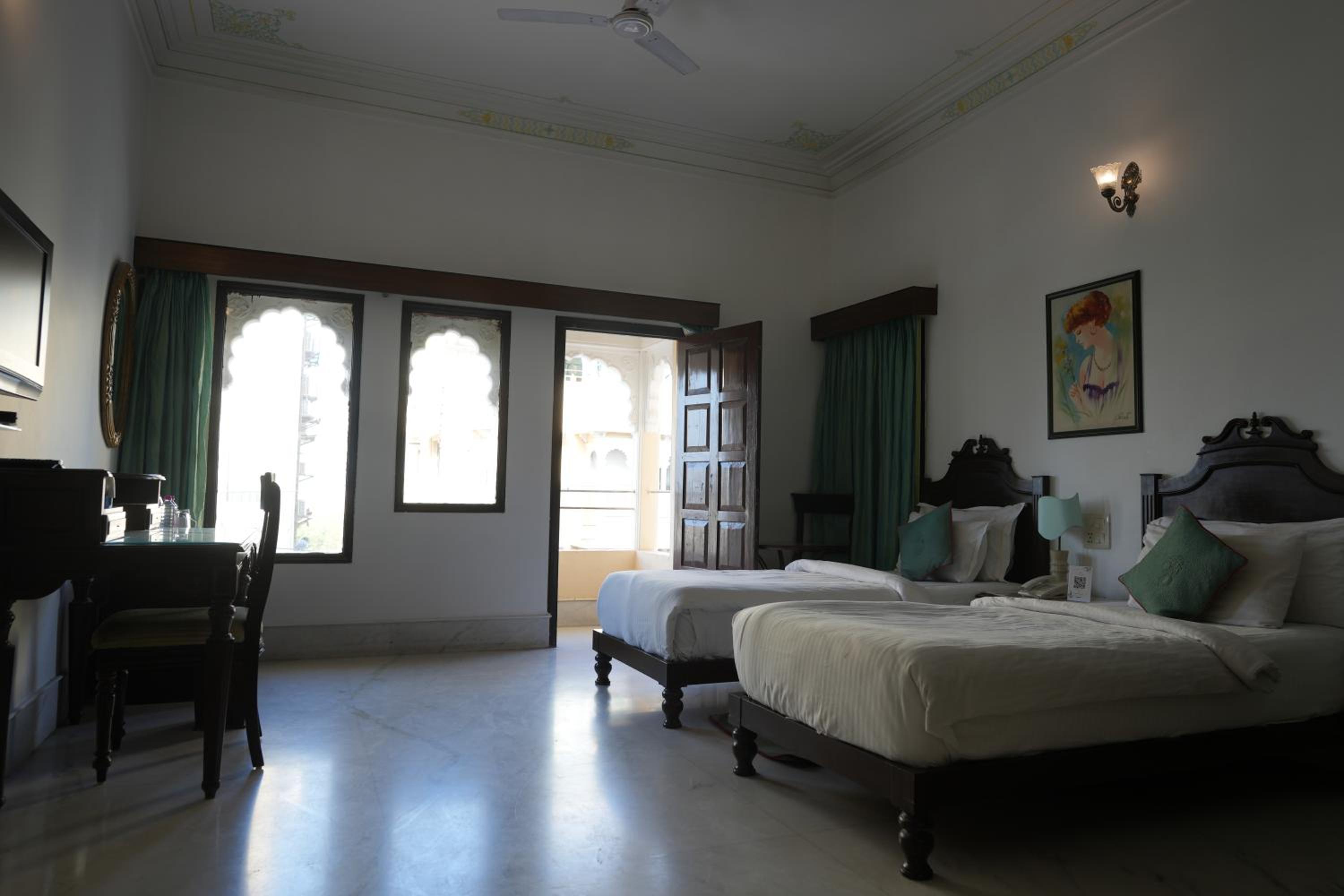 Heritage, Queen Bed