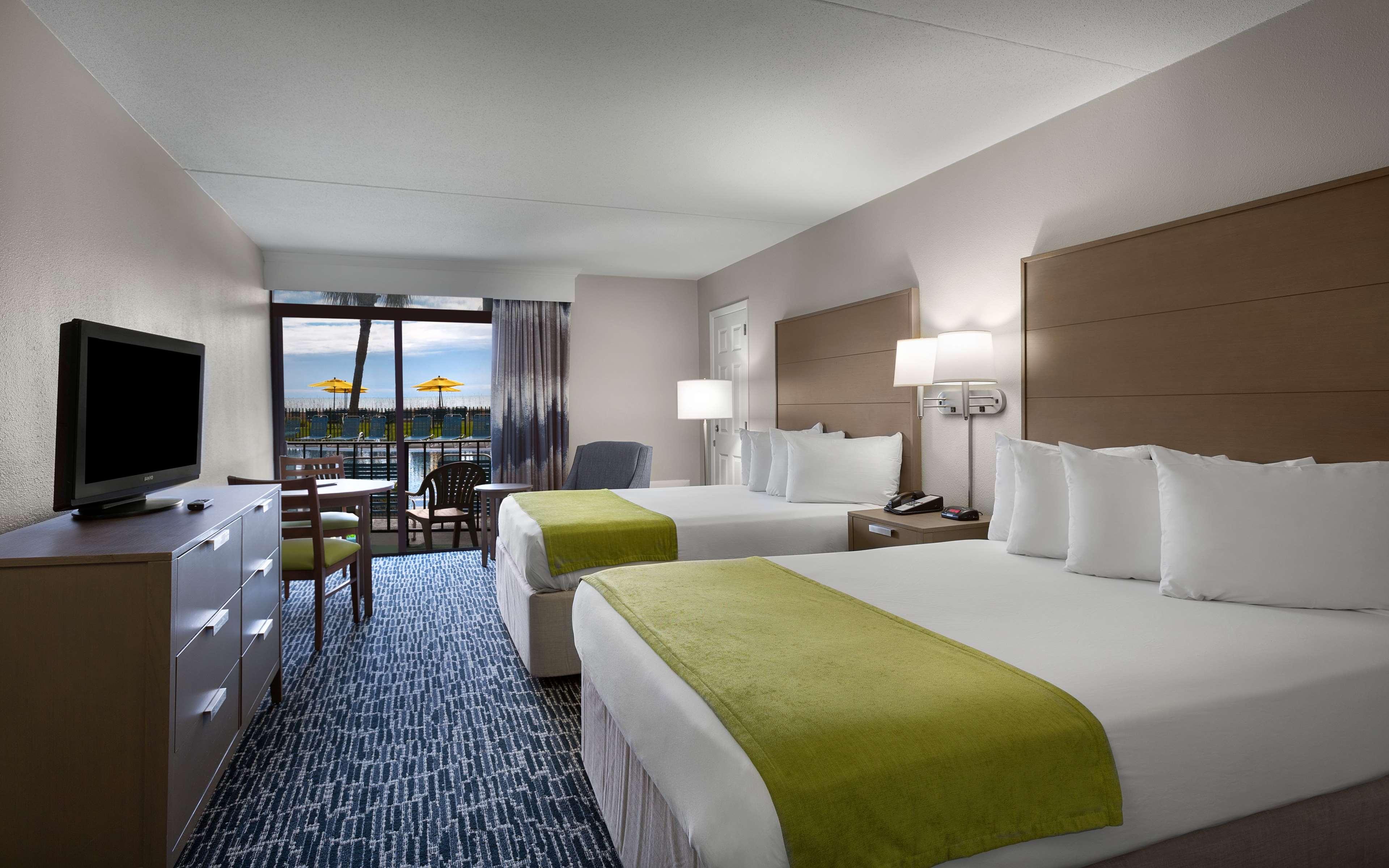 Middle, 2 Queen Beds, Ocean Front