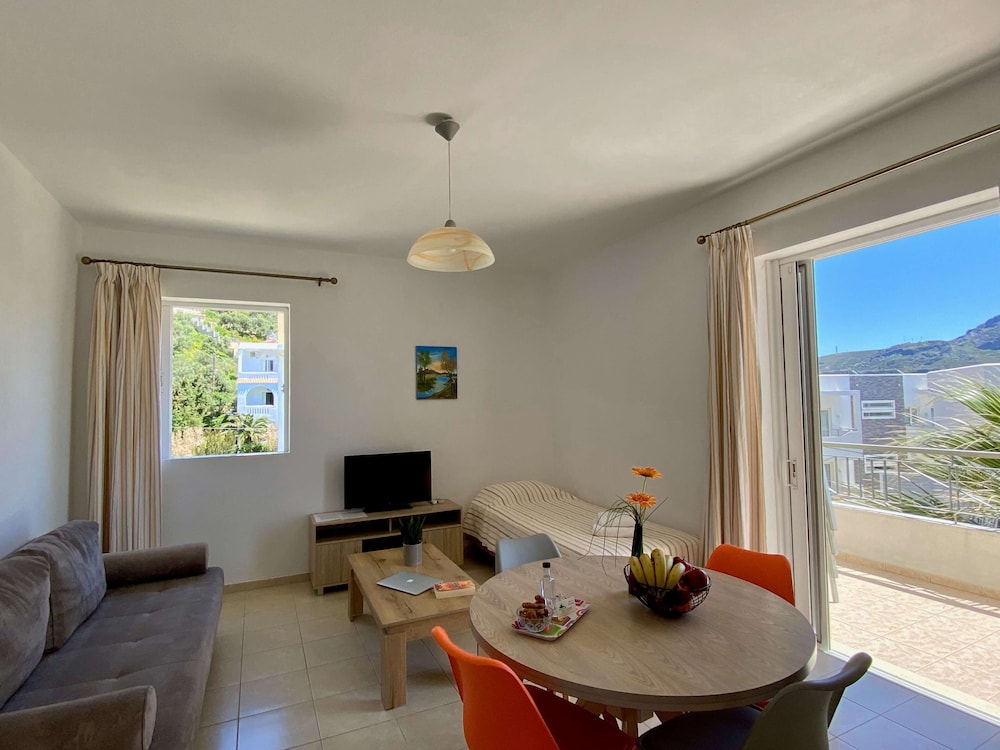 Manolis Apartments 50/72