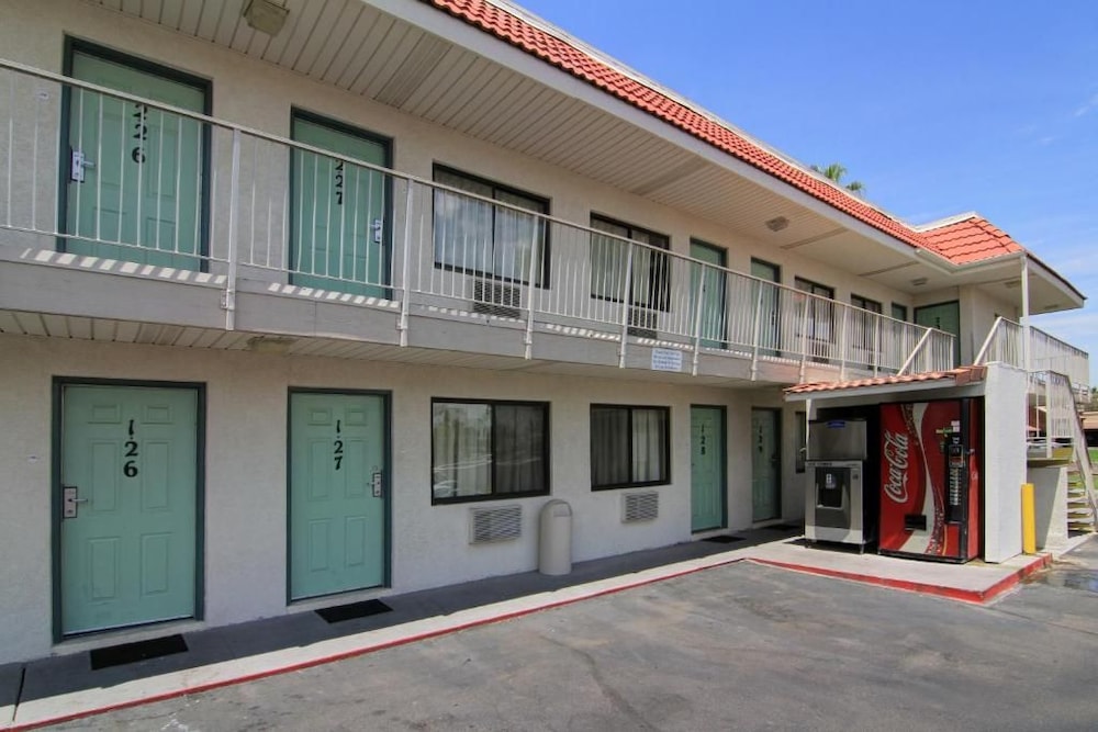Motel6 Tempe, AZ - Broadway - ASU 8/63
