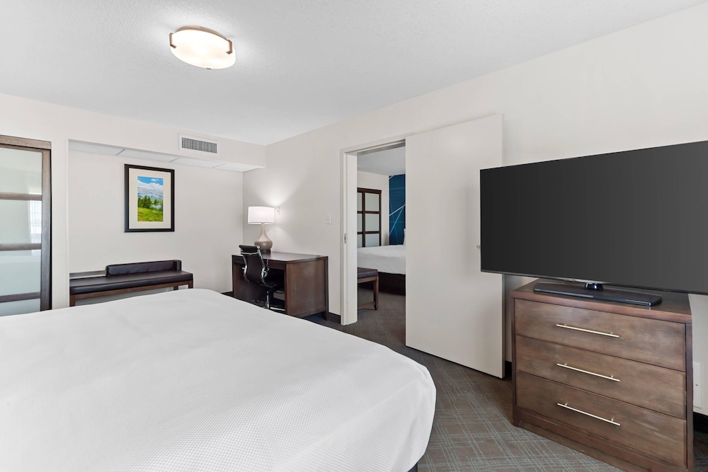 Upgrade, Suite, King and Queen Bed, Sofa