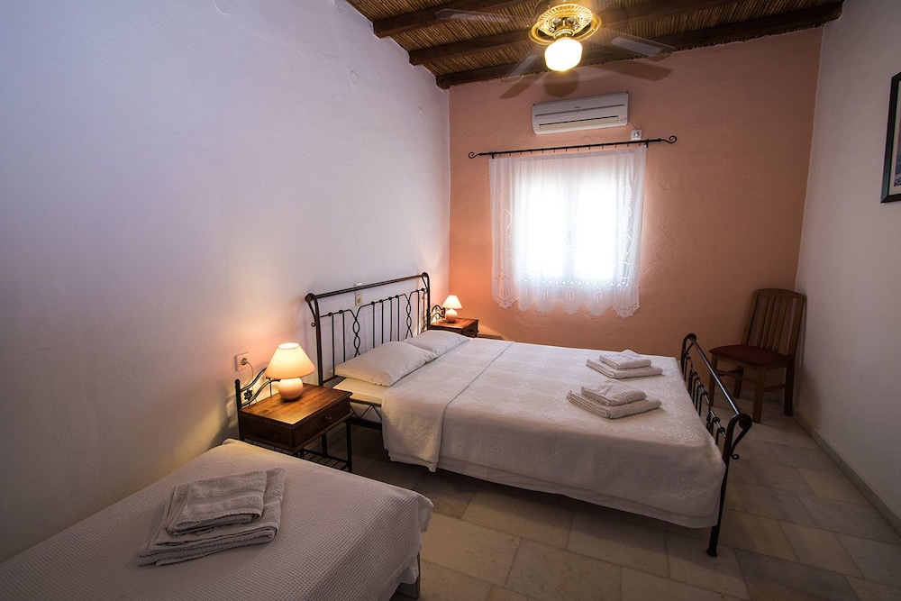 Dimitris Rooms 2/33