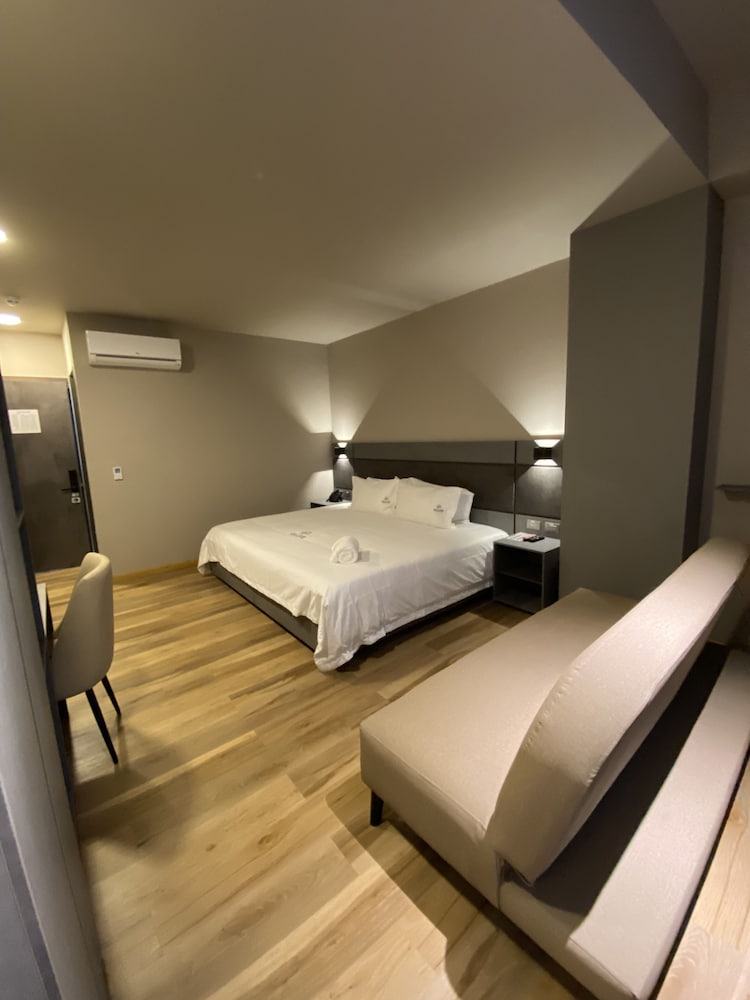Giluxe Hotel Pereira 12/36