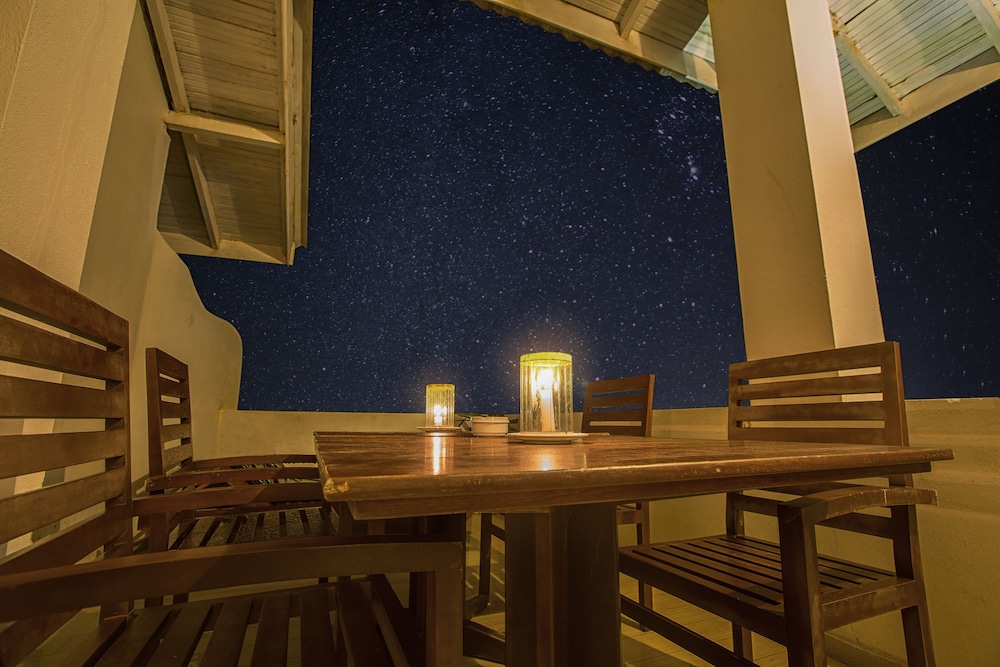 Avenra Beach Hikkaduwa 26/40