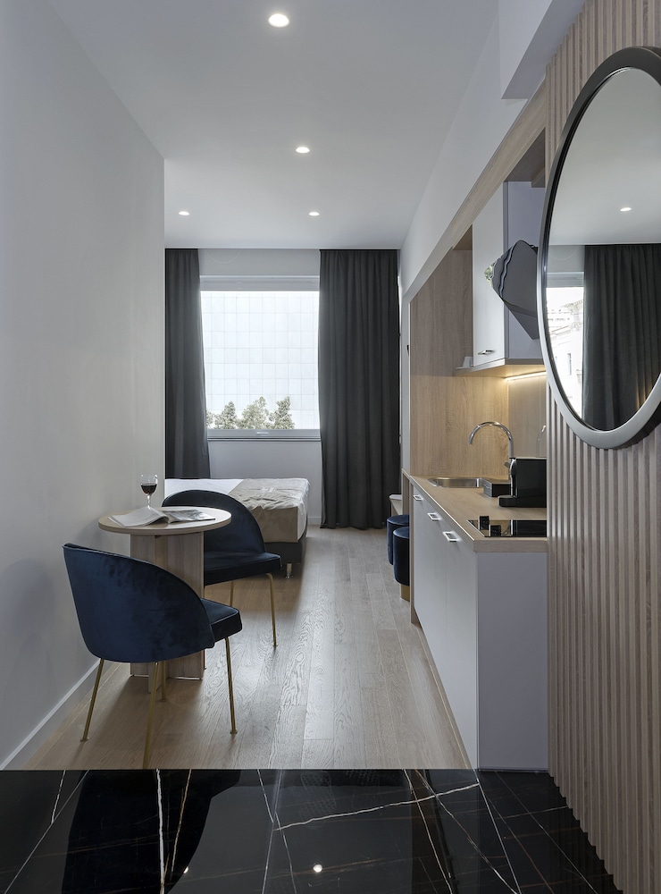 Philosofia Athens Suites 28/38