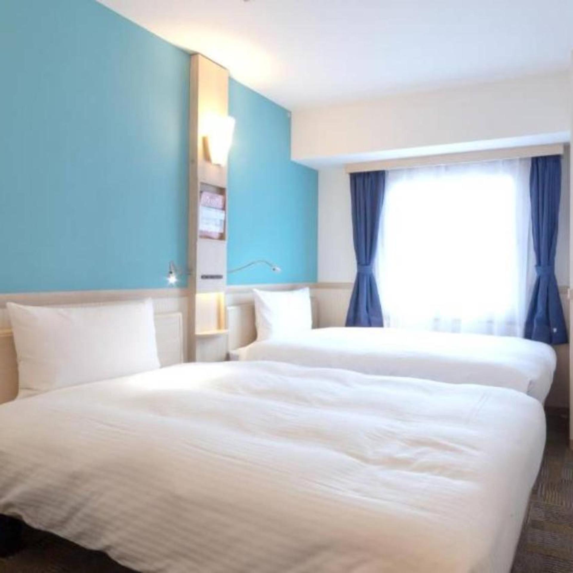 ROOM, TWIN BEDS