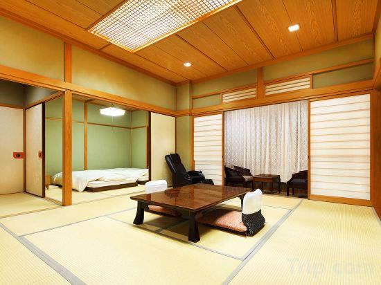 Japanese, Sakura, Deluxe, Twin Beds