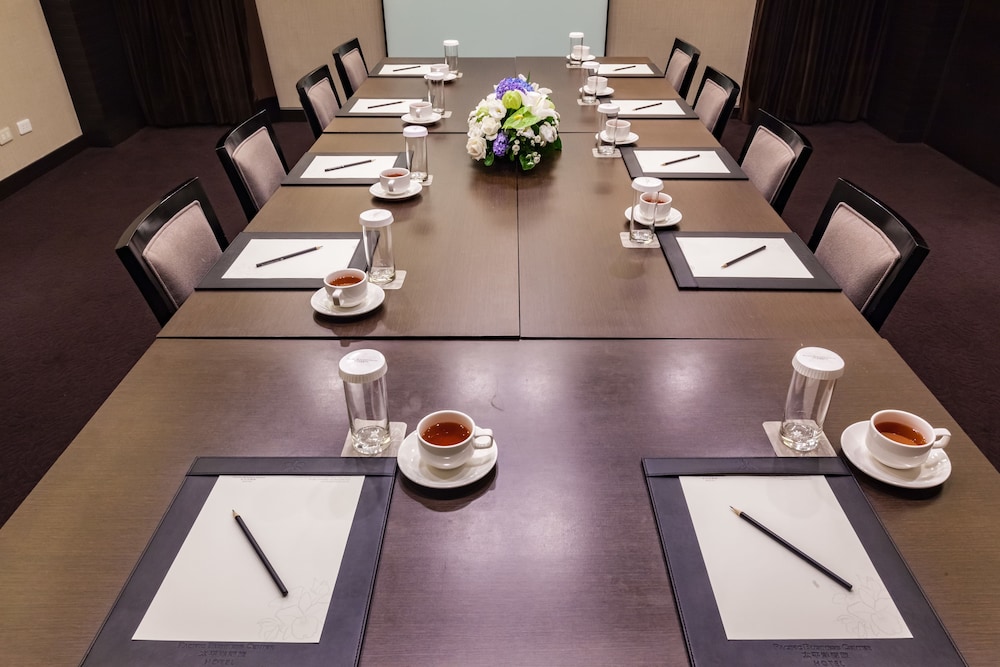 Pacific Business Hotel 61/70