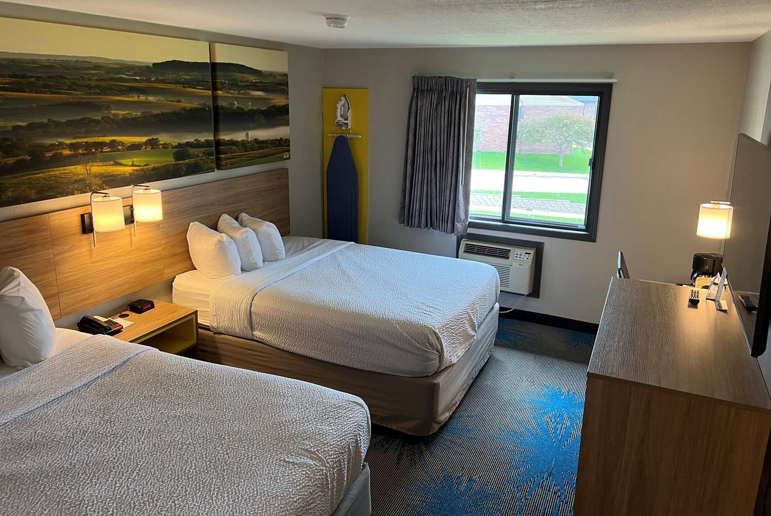 Days Inn & Suites By Wyndham Des Moines Airport 13/40