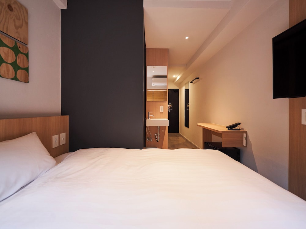 ROOM, SINGLE, SMOKING