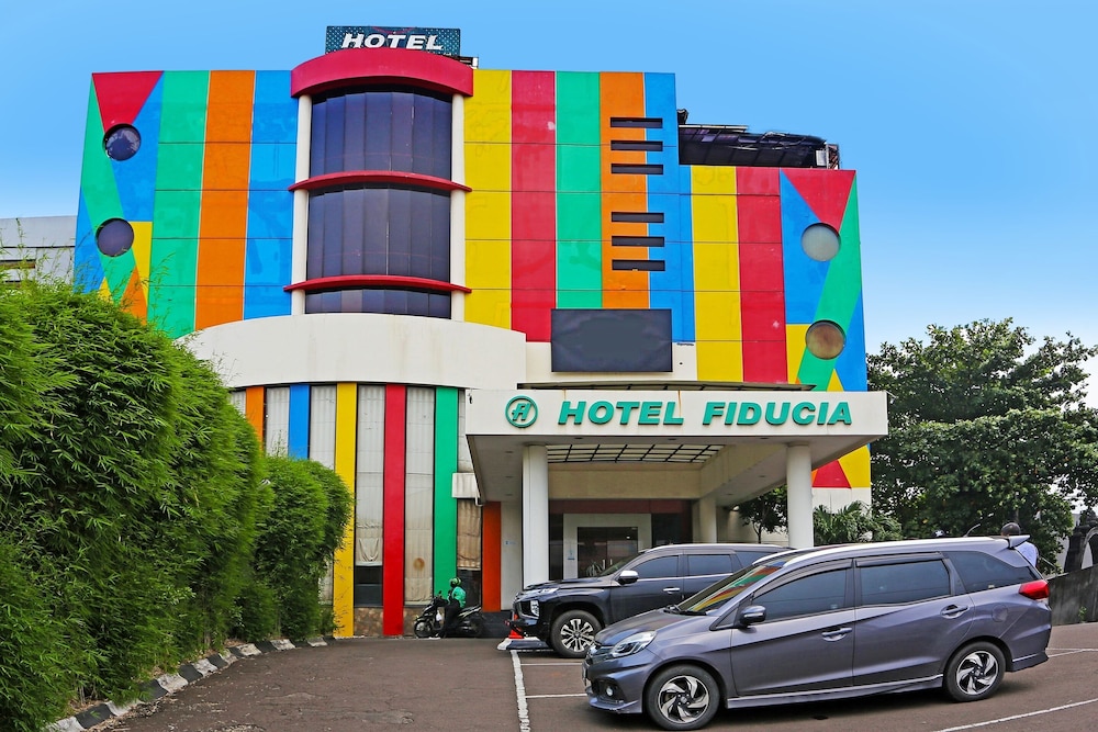 Super OYO Townhouse OAK Hotel Fiducia Serpong 42/44