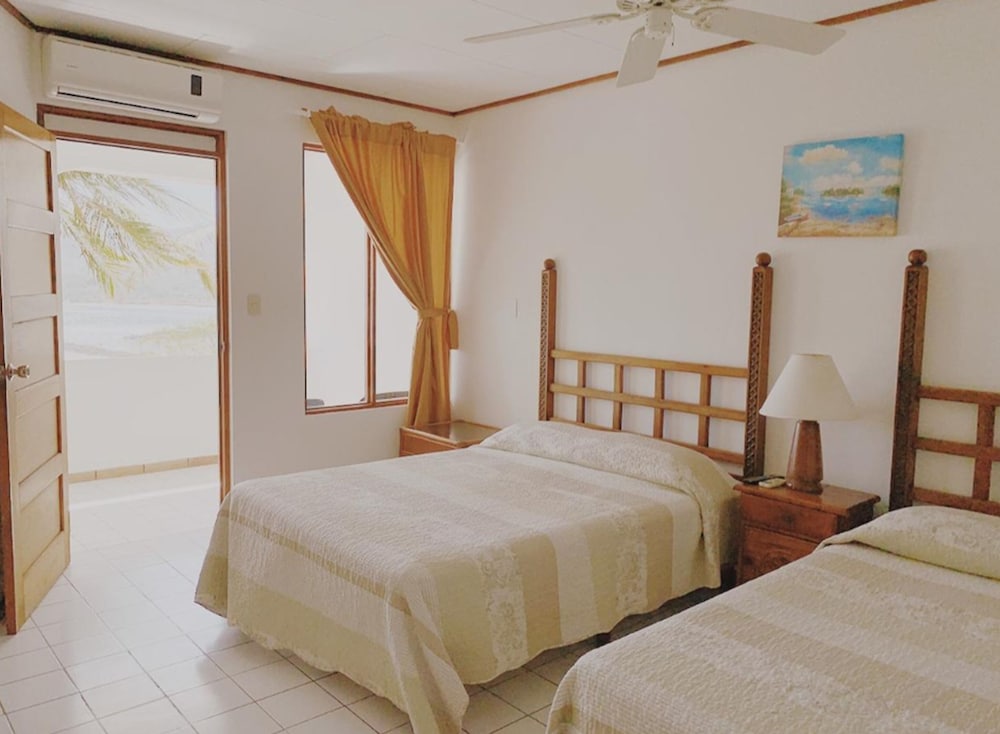 Flamingo Marina Resort 10/30