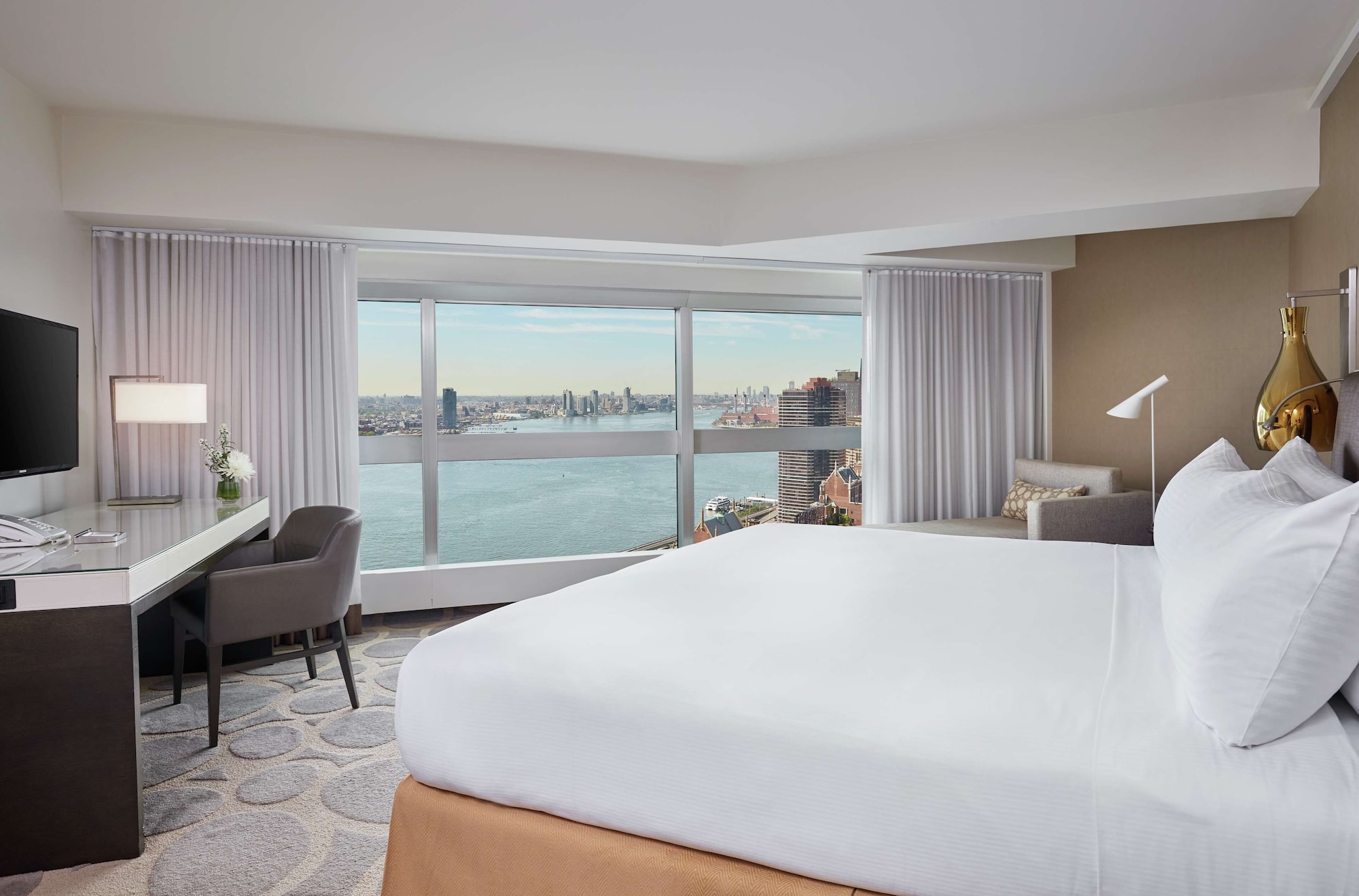 1 BEDROOM, SUITE, KING BED, SOFA