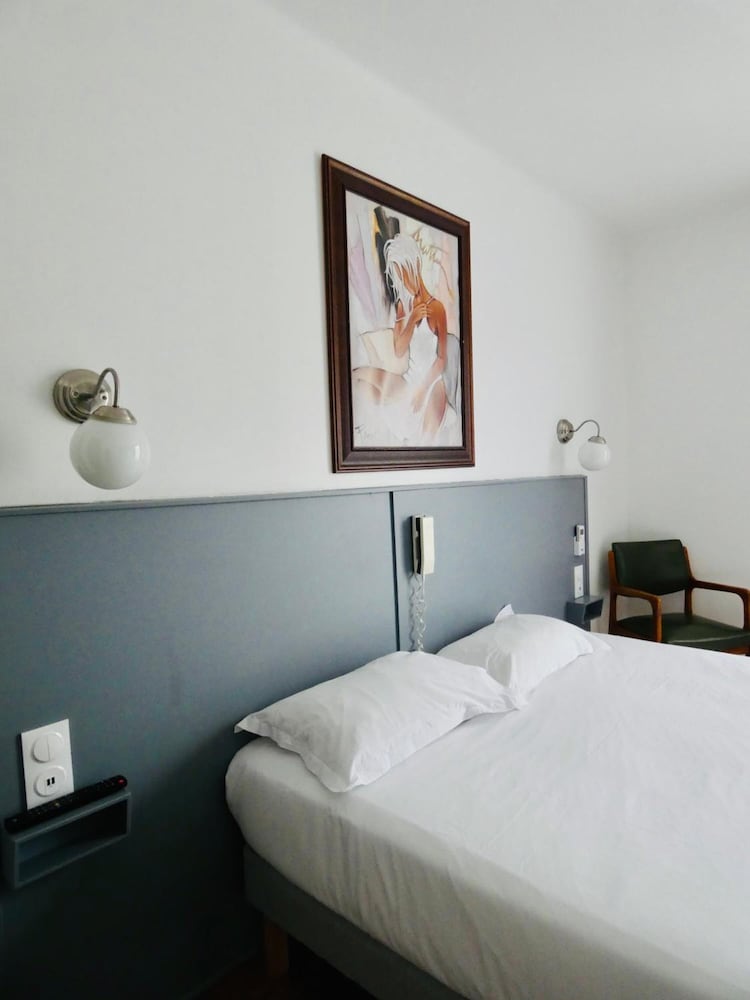 Hôtel Les Arbousiers 30/68