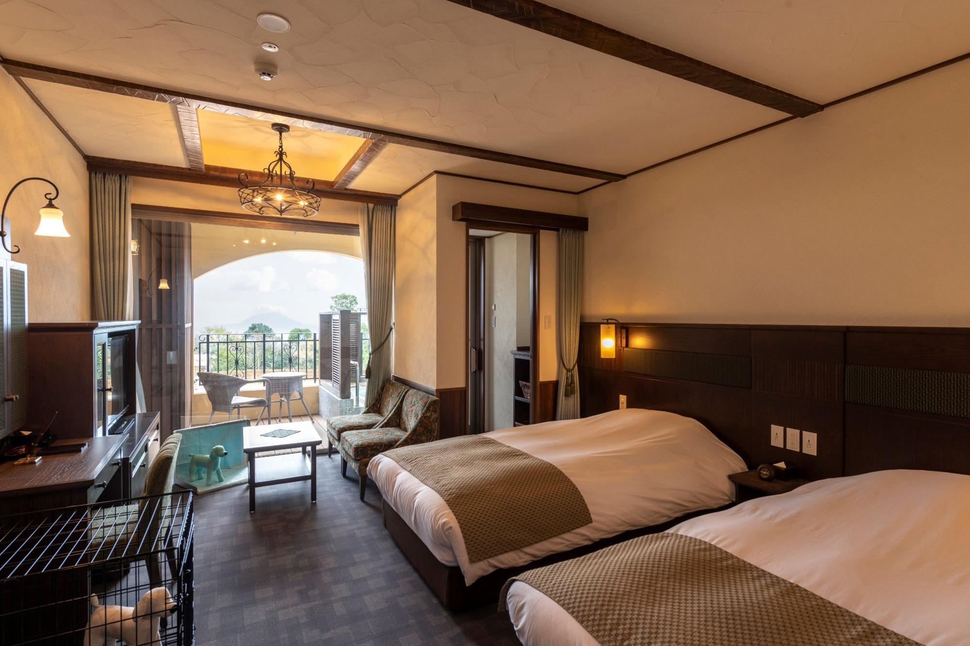 Twin Beds, Outdoor Bath