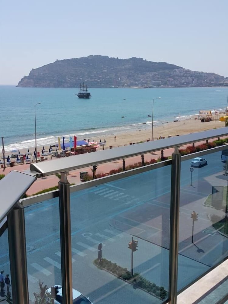 Parador Beach Hotel 36/47