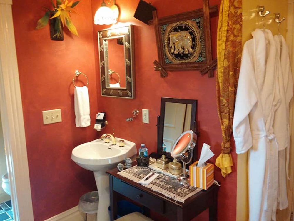 Oasis Bed and Breakfast 35/37