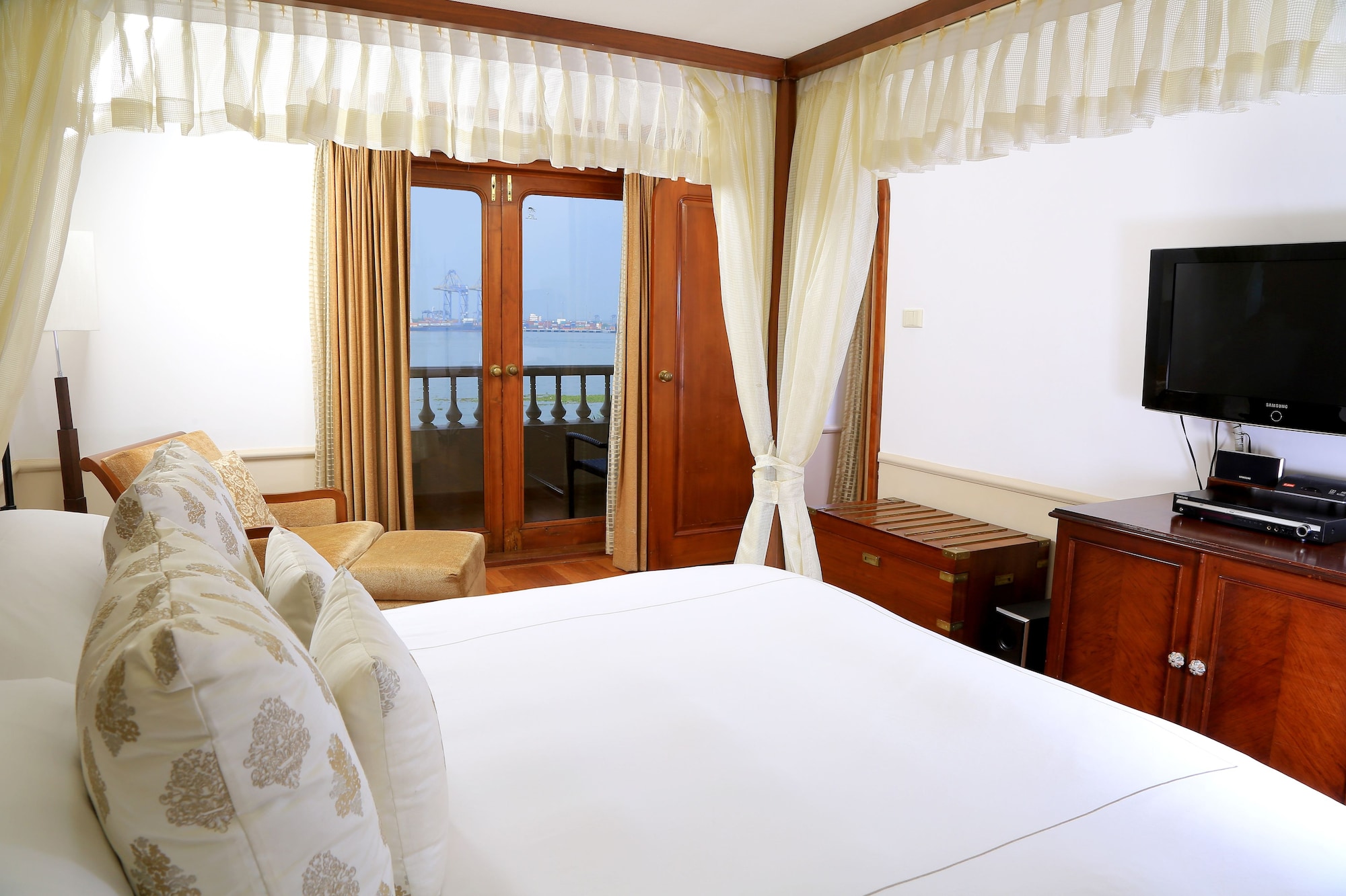 Grand, Heritage, Suite, King Bed