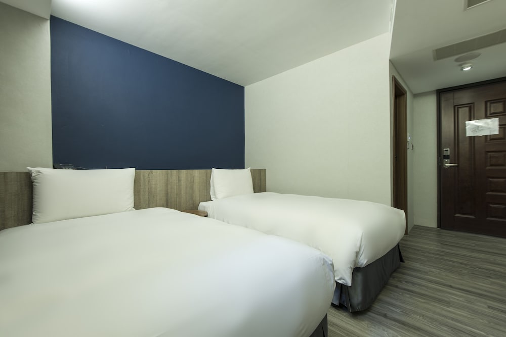 Sparrow Hotel 5/37