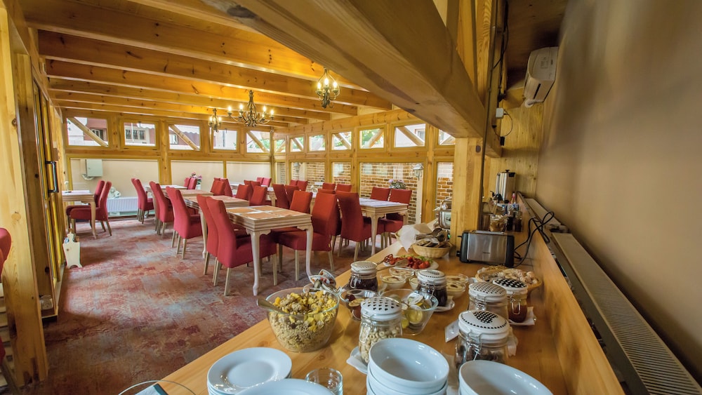 Noblesse Boutique Hotel 49/57