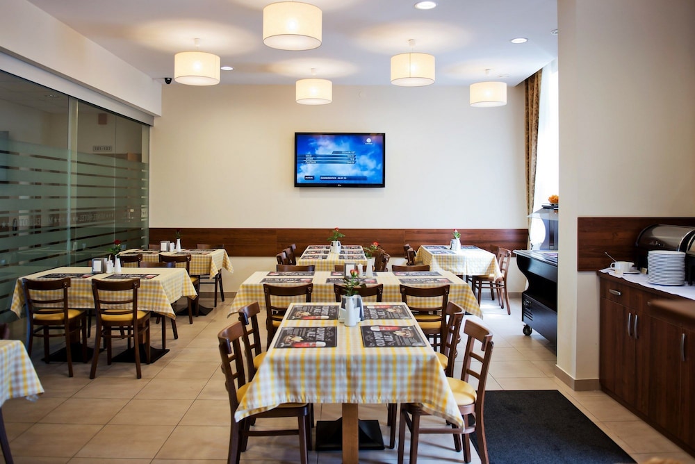 Memel Hotel 50/66