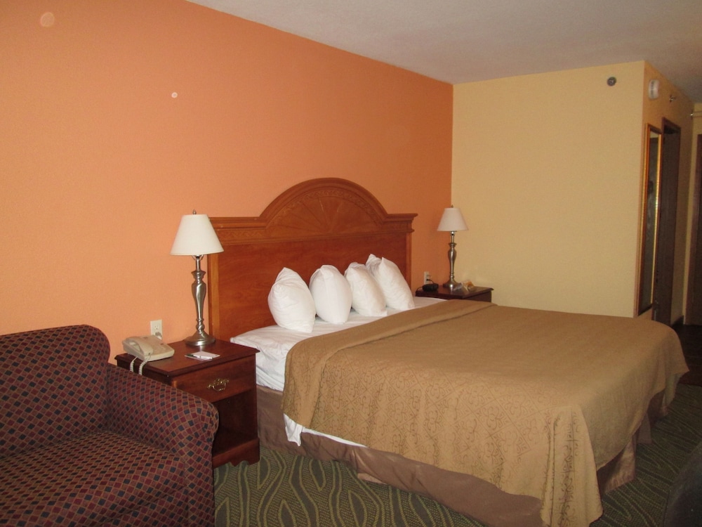 Quality Inn Gaylord MI 17/40