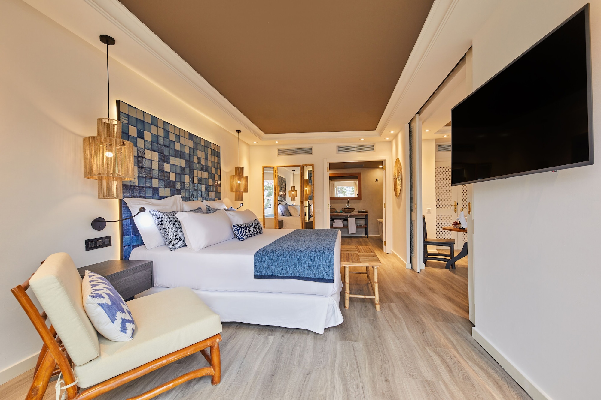 PREFERRED CLUB, SUITE