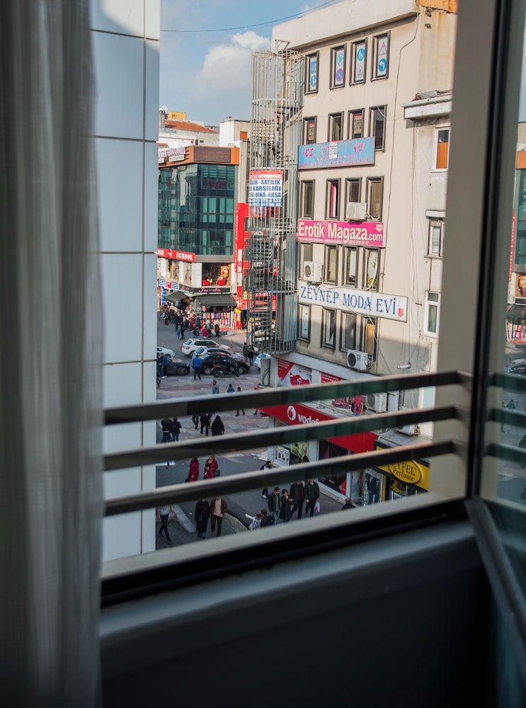 Des Suites Hotel 50/53