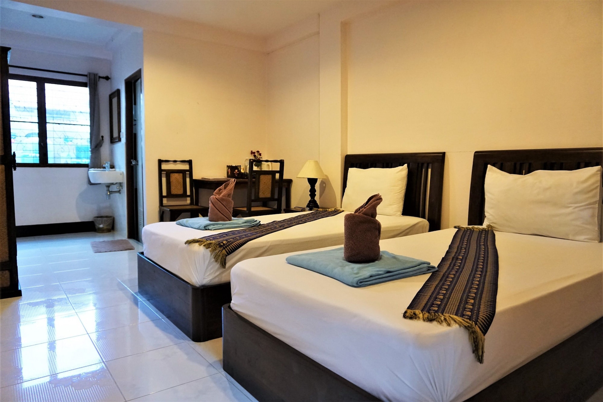 SUPERIOR, TWIN BEDS, WITH FAN