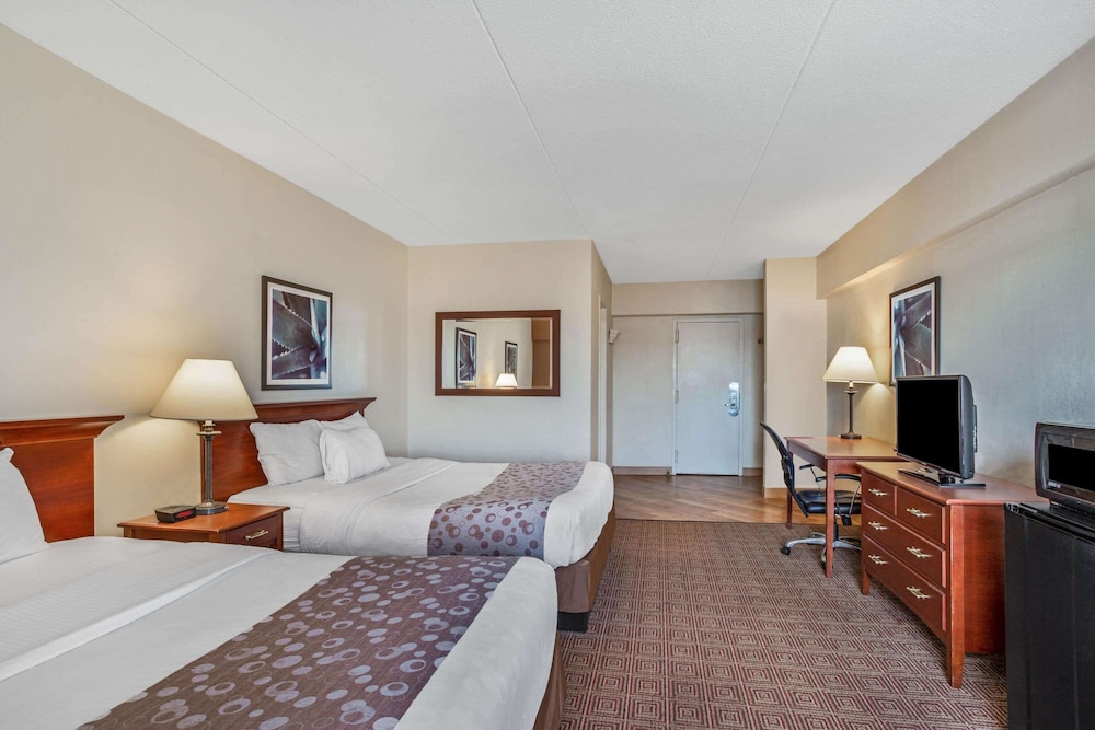 La Quinta Inn & Suites by Wyndham New Haven 23/49