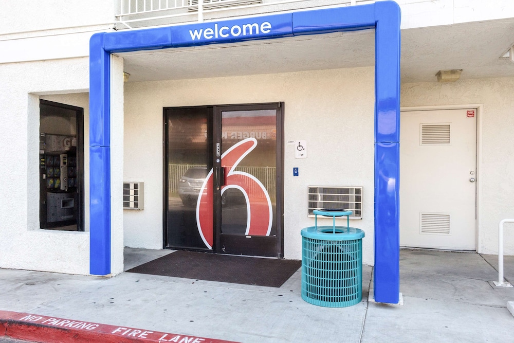 Motel6 Bakersfield, CA - East 6/39