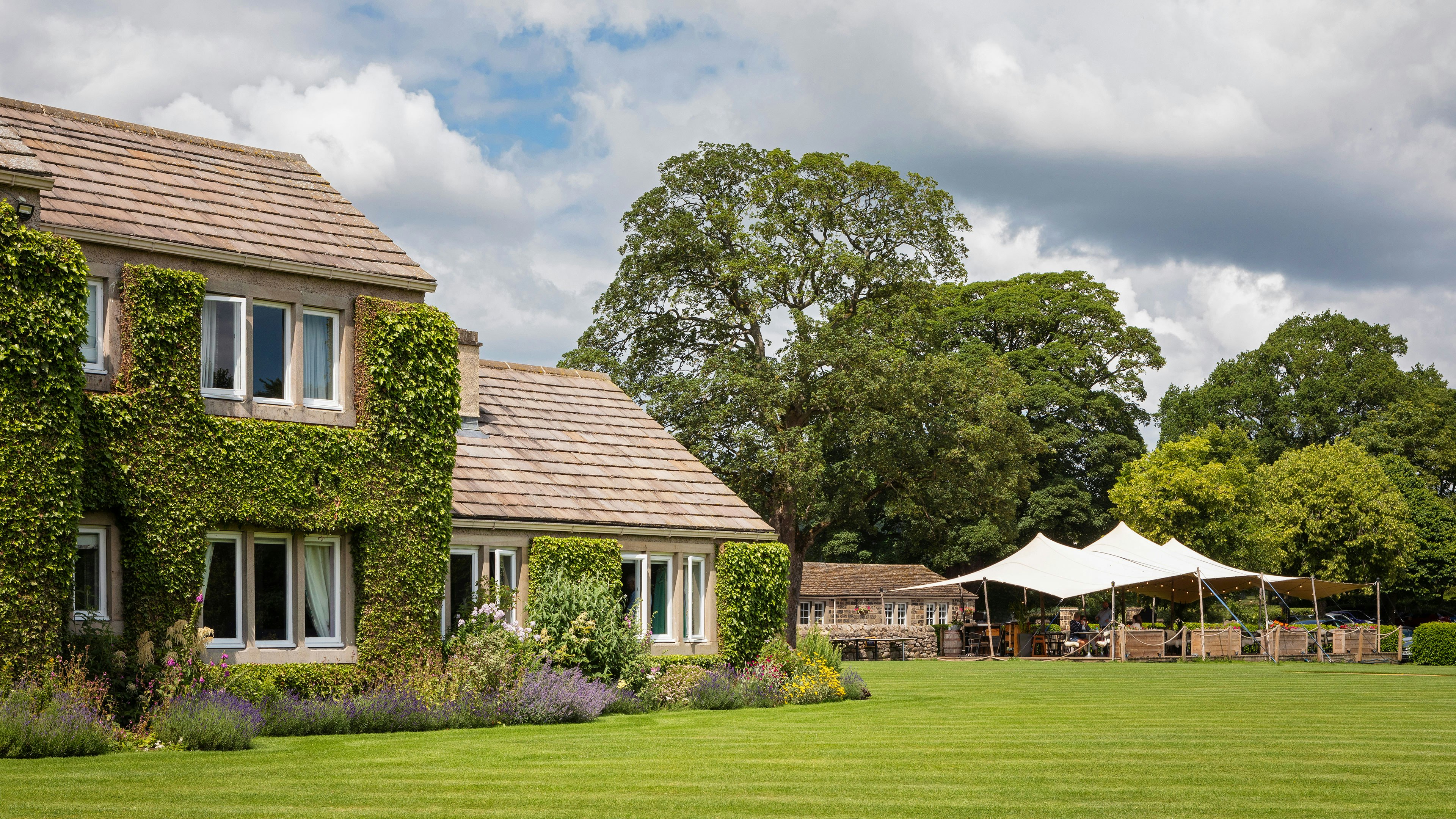 The Devonshire Arms Hotel & Spa 67/73