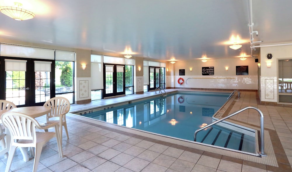 Hampton Inn and Suites by Hilton Laval 6/71
