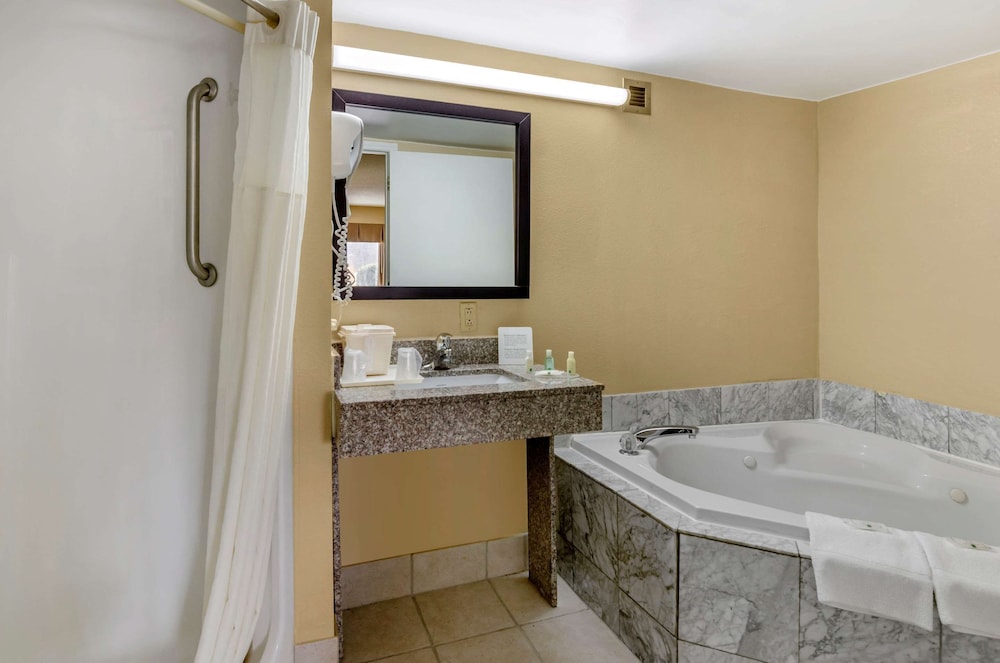 Quality Inn Hillsville 20/48
