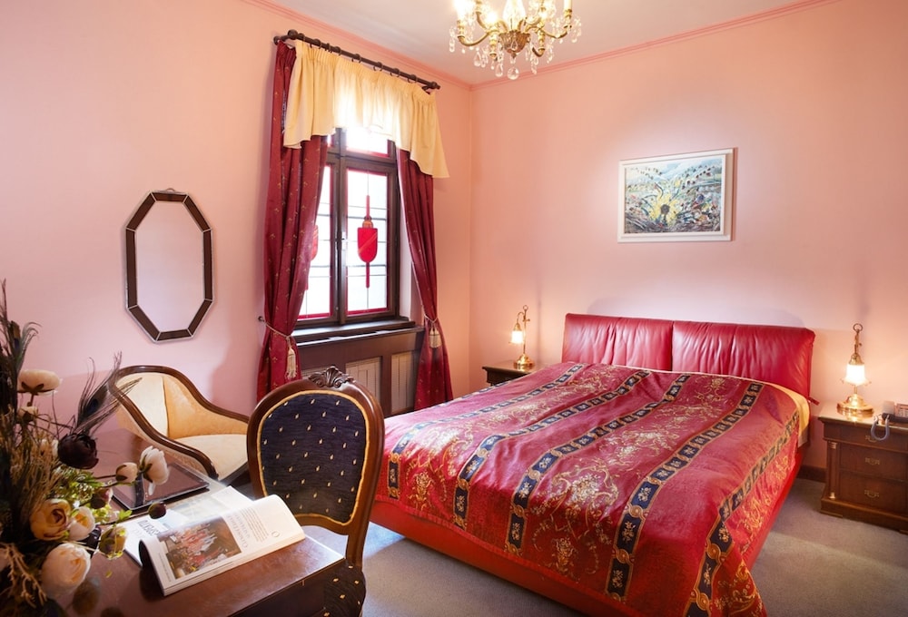ROOM, SINGLE, DOUBLE BED