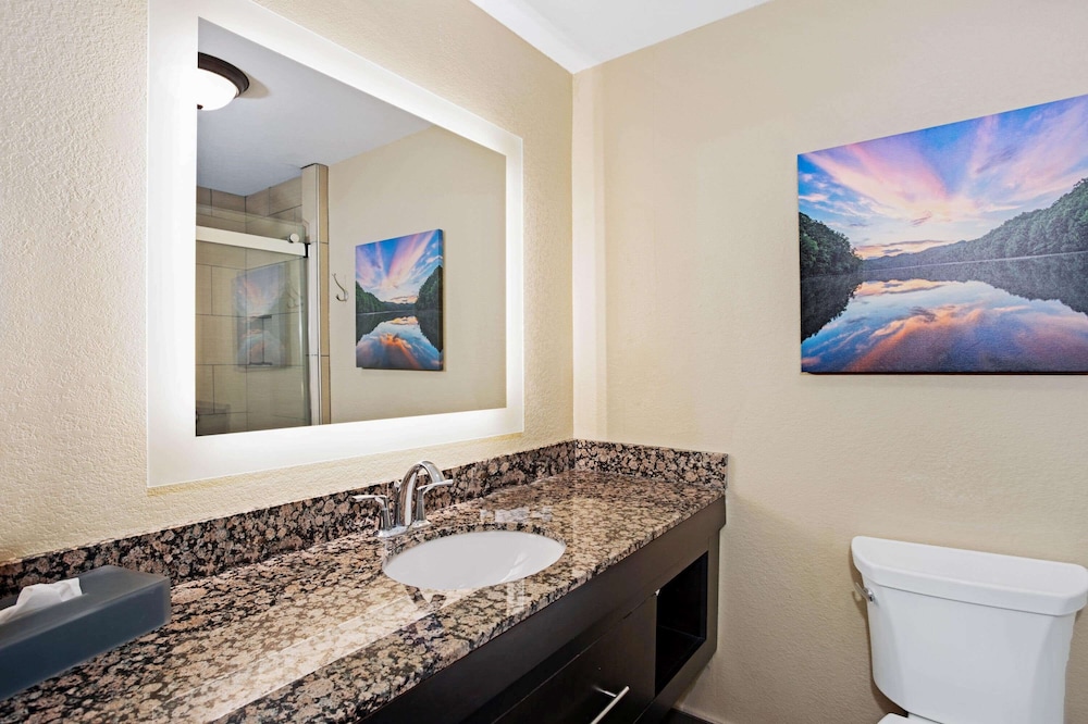 La Quinta Inn & Suites by Wyndham Lexington South / Hamburg 34/40