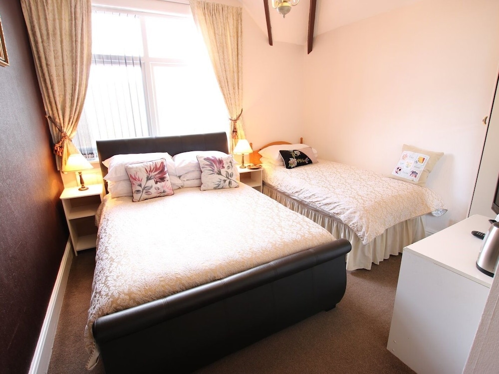 Greylands Guesthouse 12/50