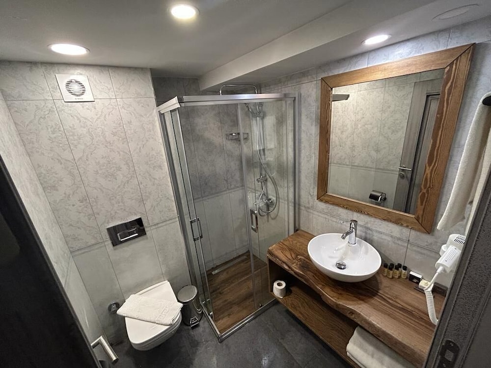 Assos Troy Port Hotel 45/47